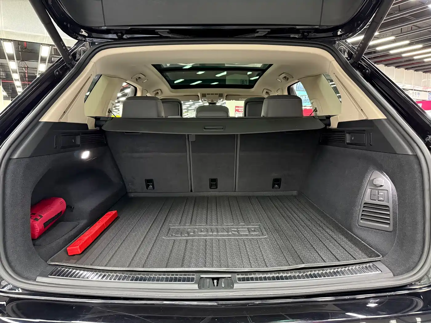 Фото 16 - Volkswagen Touareg