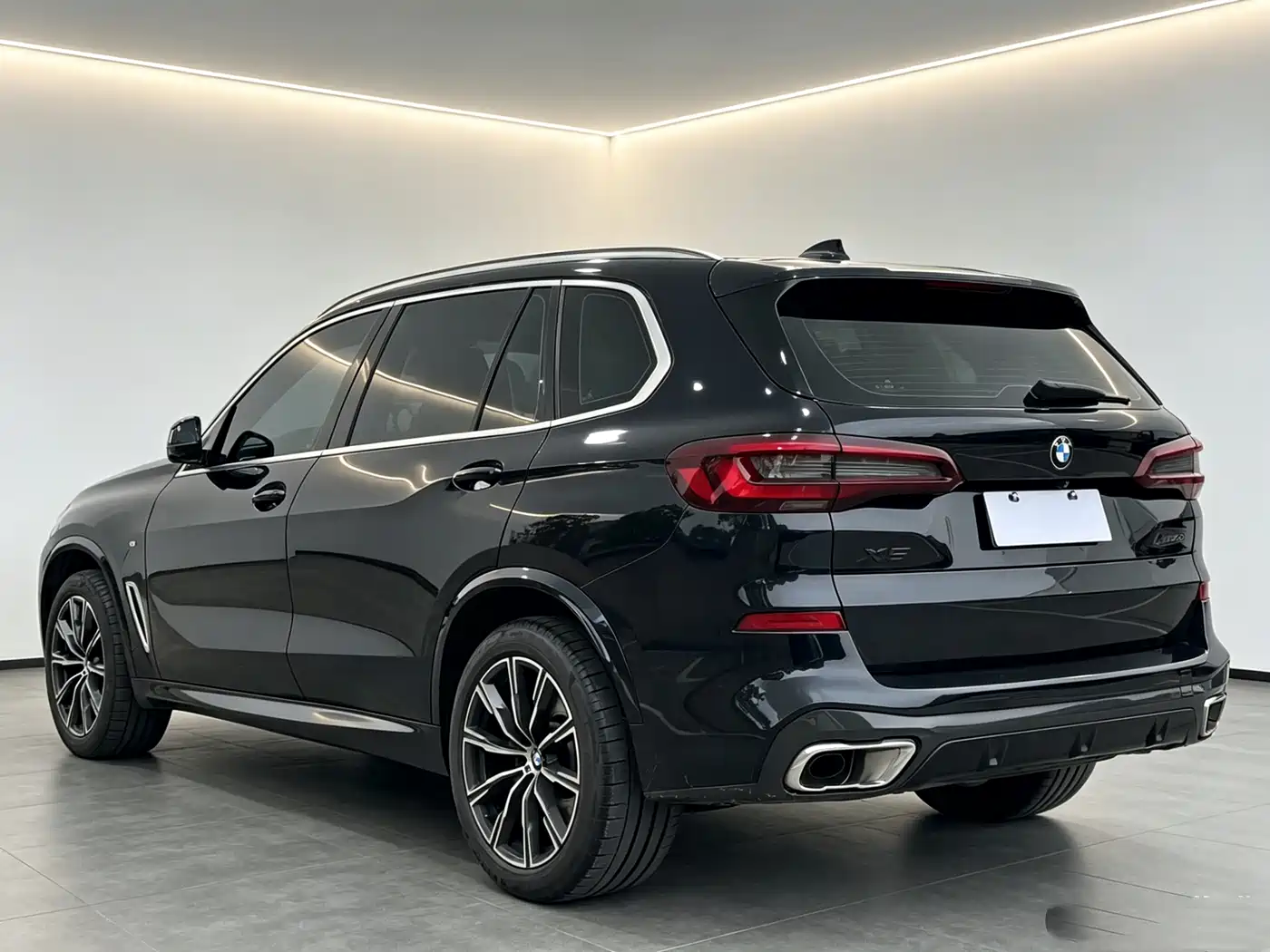 BMW X5 2022 xDrive 30Li Premium M Sport Package фото 17