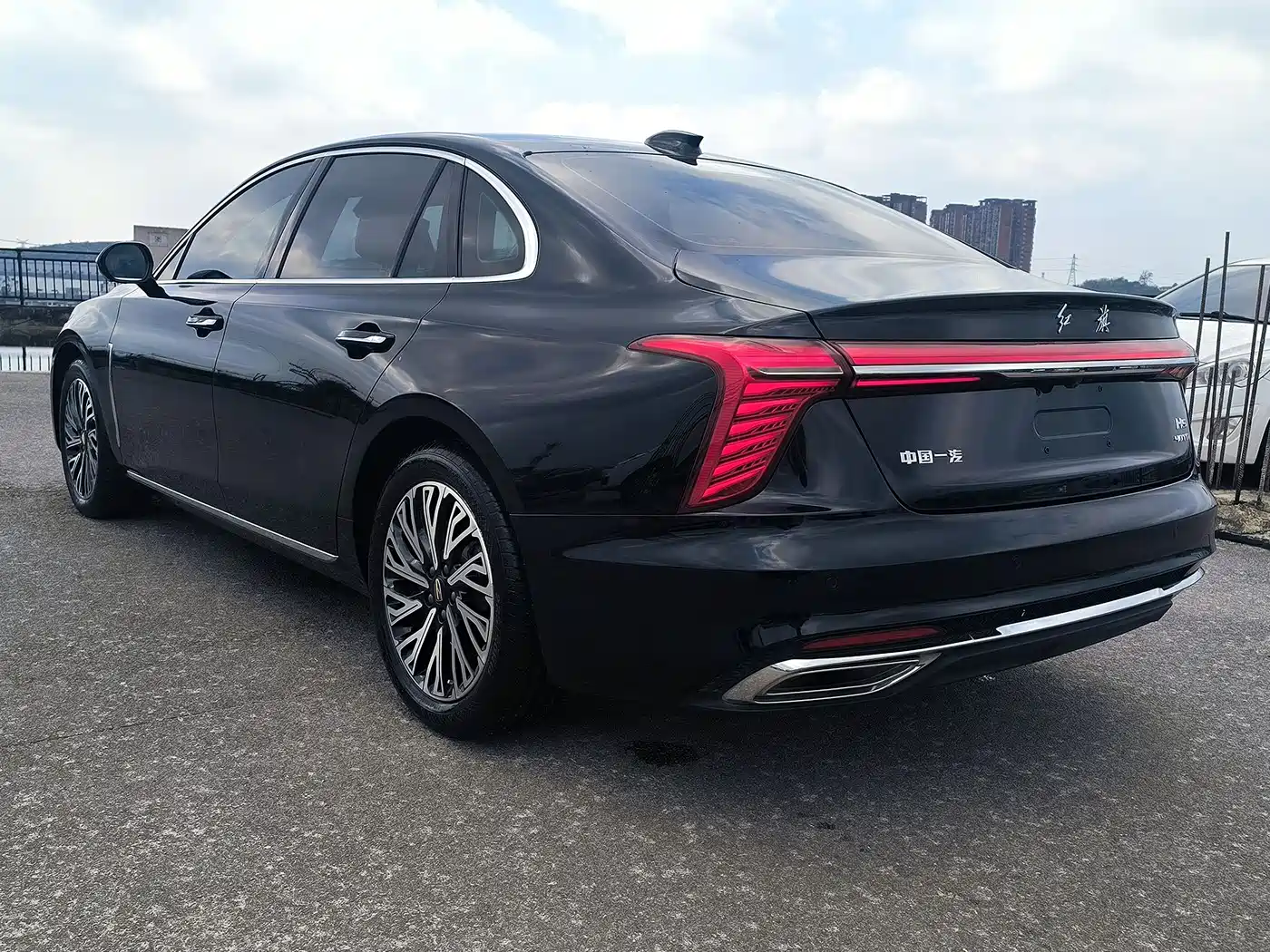 Hongqi H5 2024 2.0T Automatic Smart Connect Flag Smooth Edition фото 24