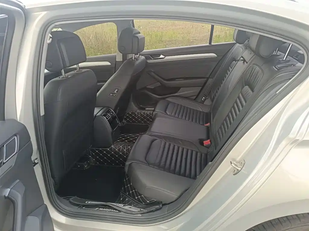 Volkswagen Magotan 2017 330TSI DSG Leading фото 17