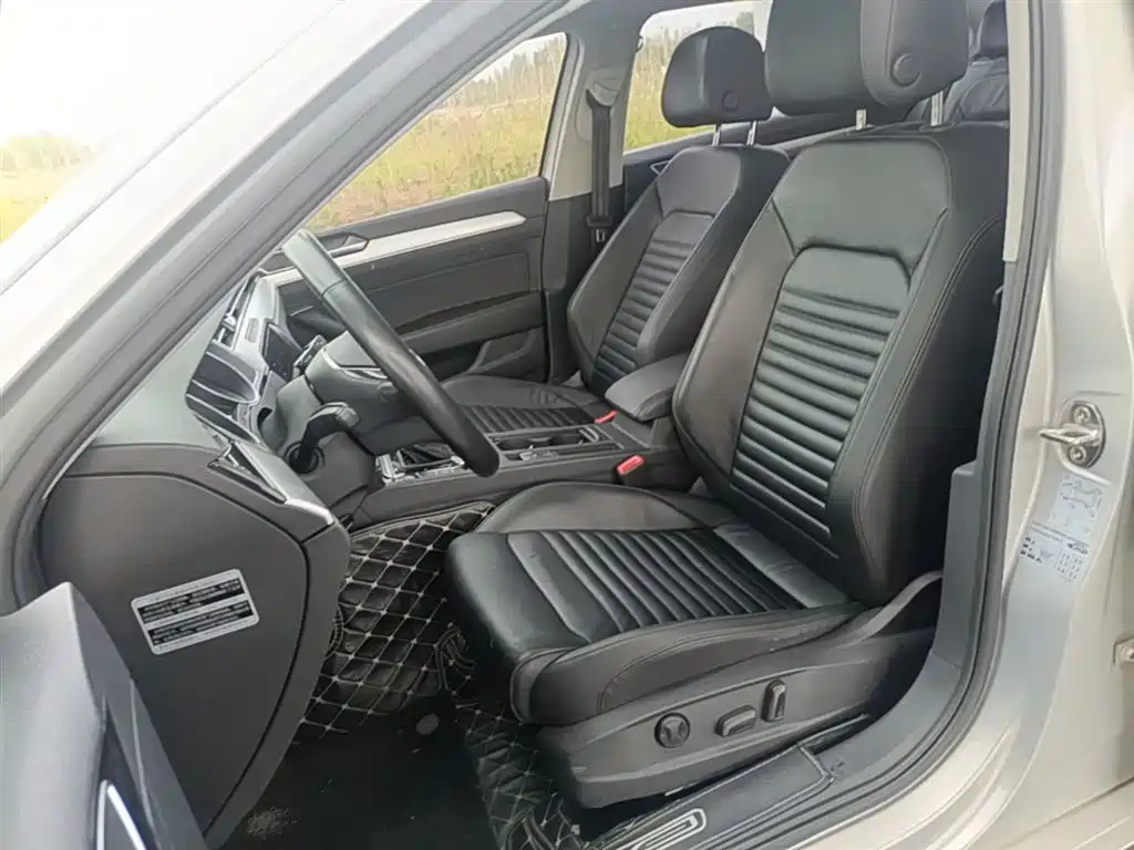 Volkswagen Magotan 2017 330TSI DSG Leading фото 15
