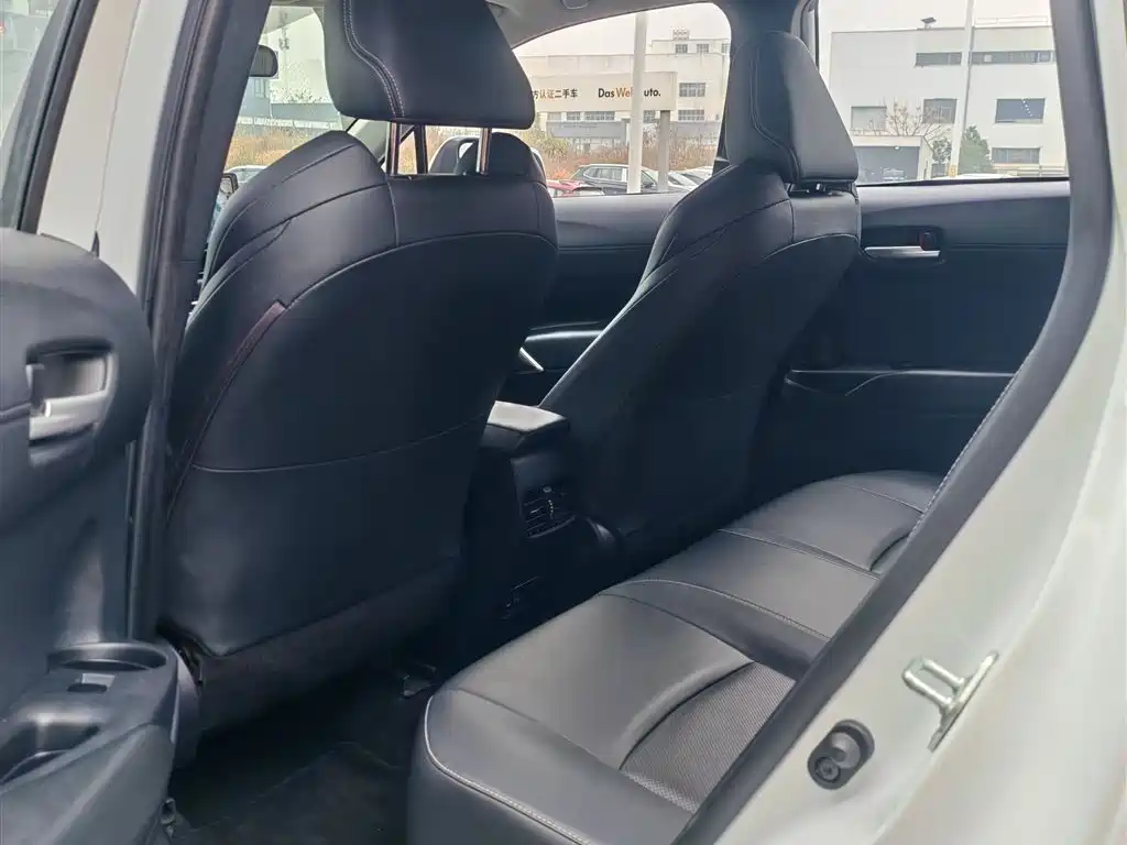 Toyota Frontlander 2022 2.0L CVT Luxury PLUS Edition фото 17