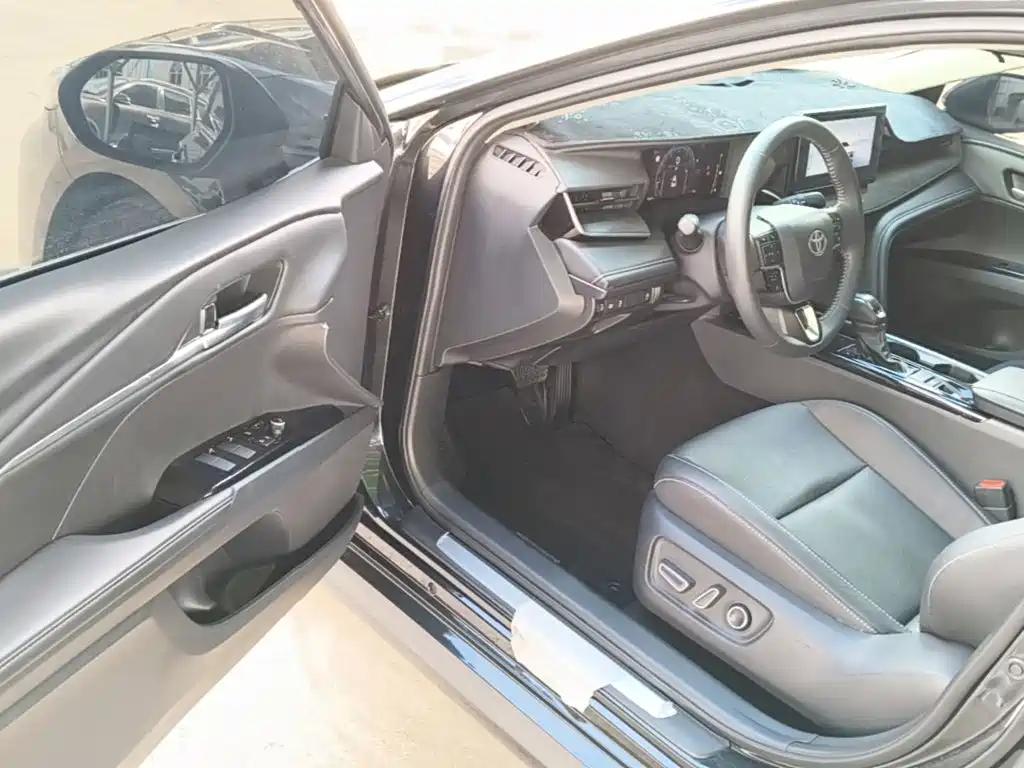Toyota Camry 2025 2024 2.0GVP Luxury Edition