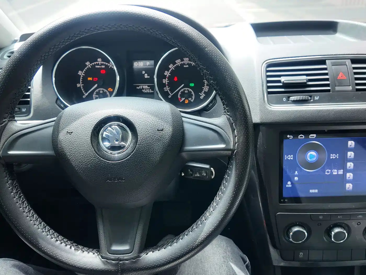 Škoda Yeti 2017 TSI280 DSG Advance фото 17