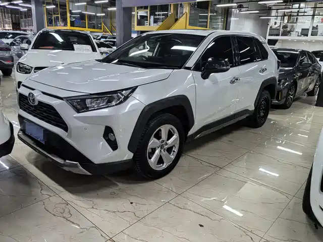 Toyota RAV4 2.0L CVT, Полный привод, Стиль, Plus