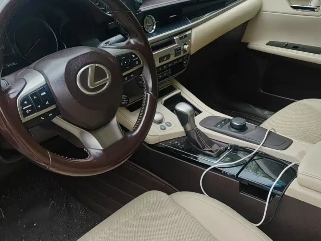 Lexus ES 2015 300h Comfort Edition фото 4