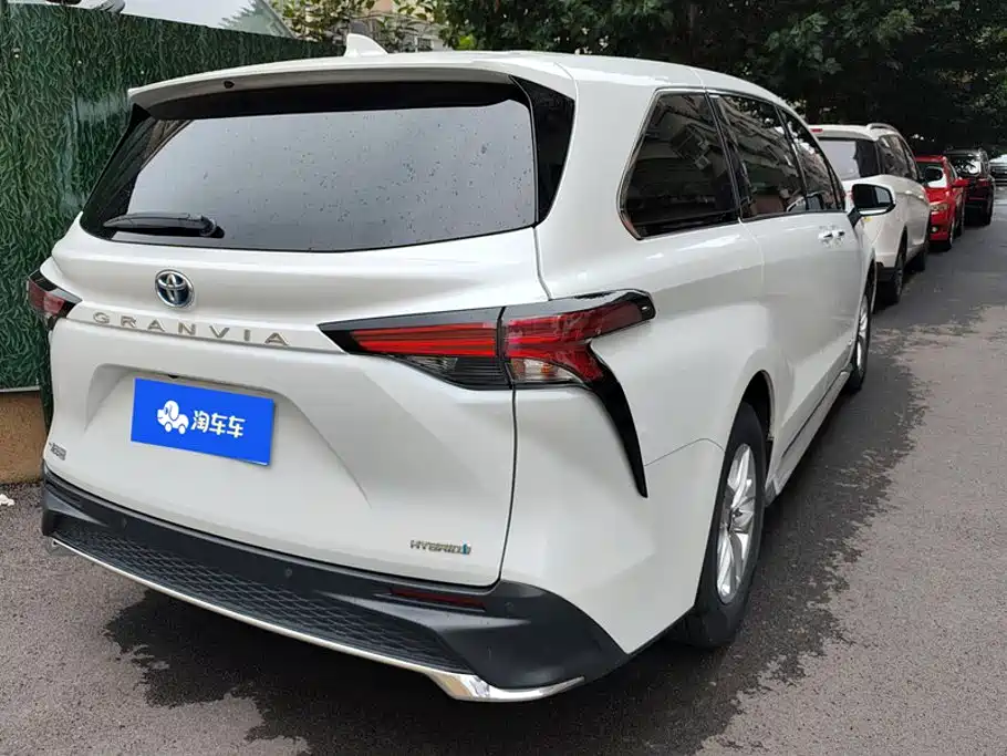 Toyota Granvia 2024 2023 2.5L Hybrid Comfort Edition