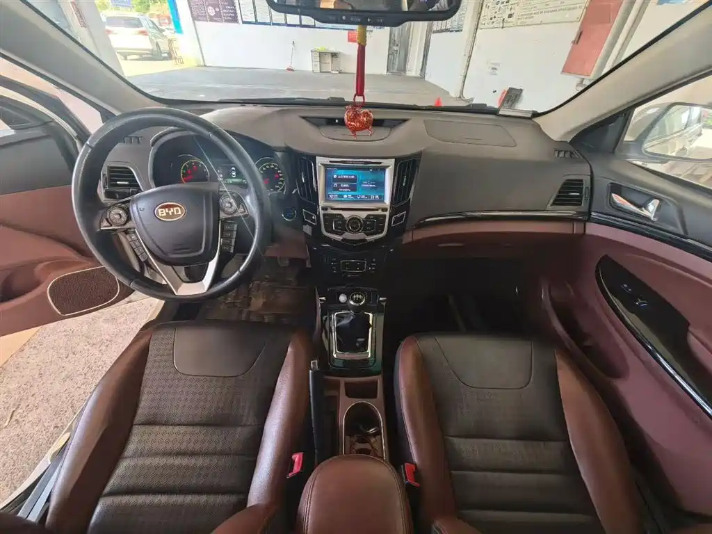 BYD Surui 2015 Facelift 1.5L Manual Comfort фото 7