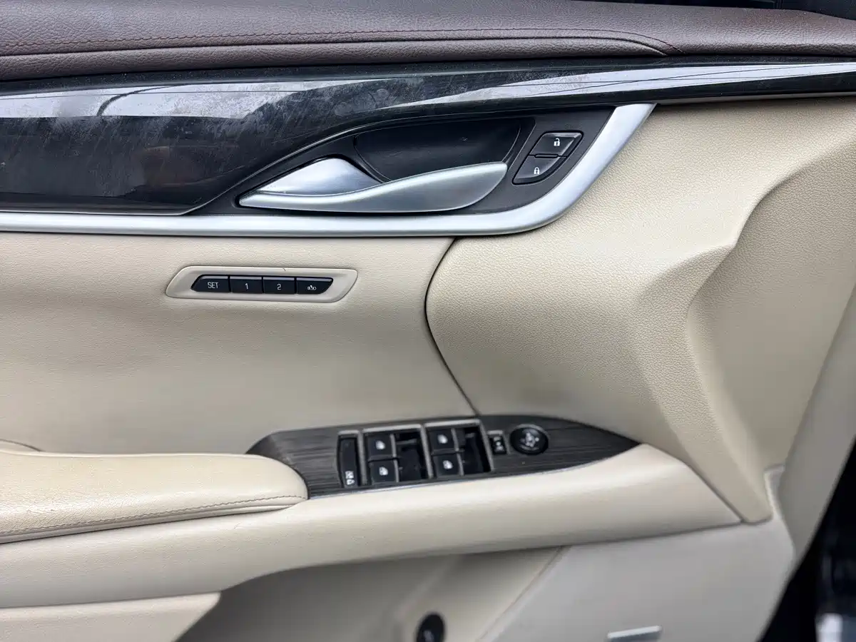 Cadillac XTS 2015 2014 28T Platinum Edition