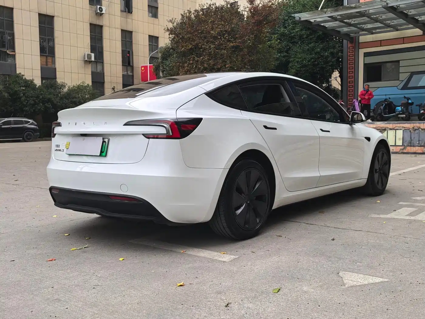 TESLA MODEL 3