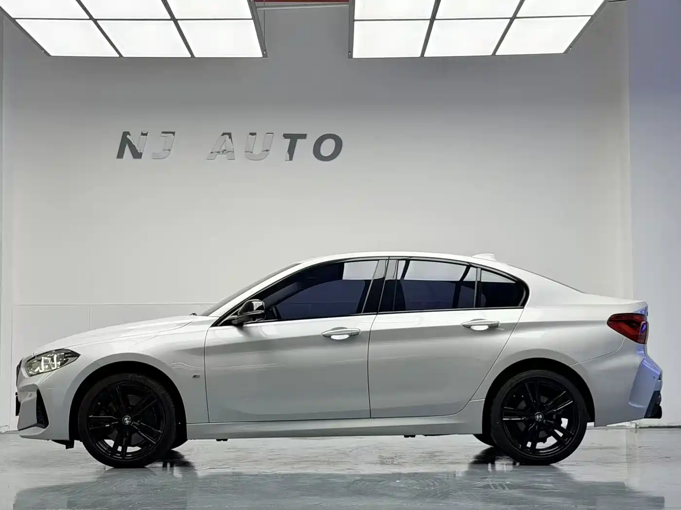 BMW 1 Series 2023 125i M Sport Shadow Edition фото 5