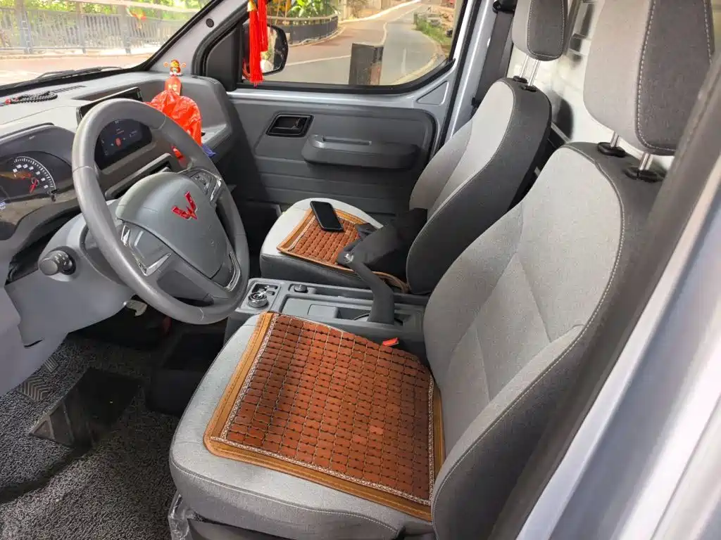 Wuling Motors Wuling Yangguang 2025 2025 310KM Sealed Window CATL Custom Edition