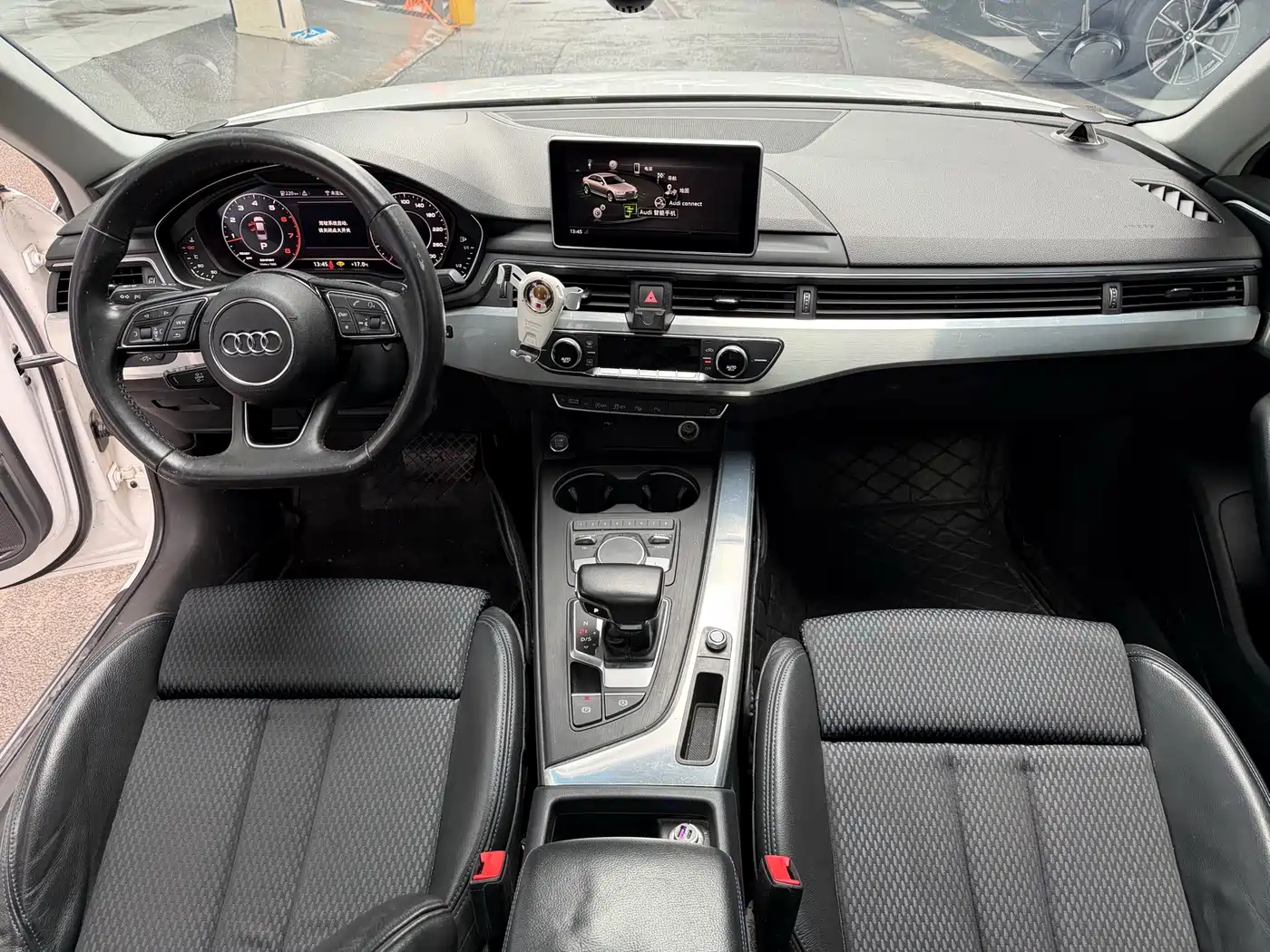 Фото 13 - Audi A4L