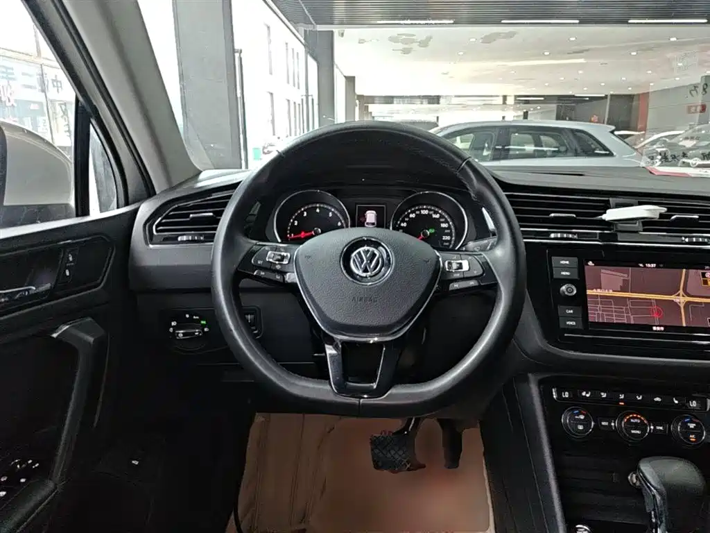 Volkswagen Tiguan L 2019 330TSI Auto 2WD Smart Luxury Edition China V фото 7