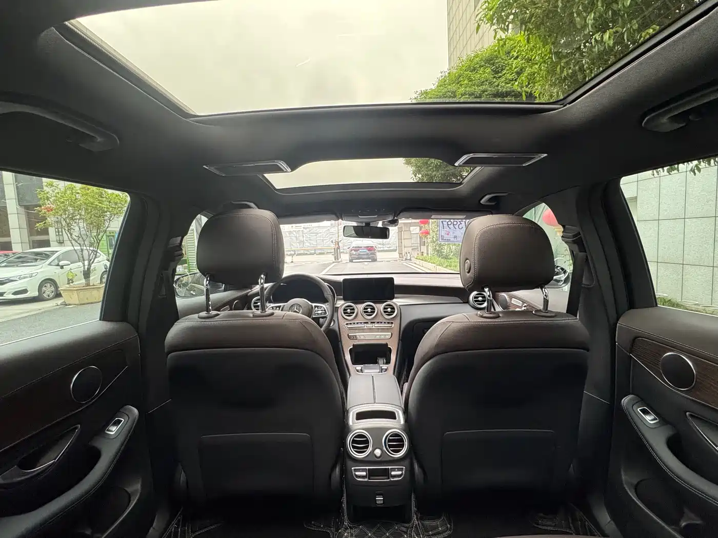 Mercedes-Benz GLC 2022 Facelift GLC 300 L 4MATIC Dynamic Collector's Edition фото 10