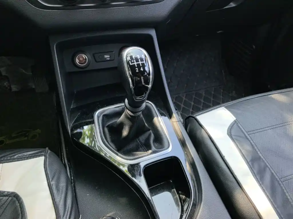Baojun 730 2020 2019 1.5T Manual Fashion Edition 7-Seater China VI