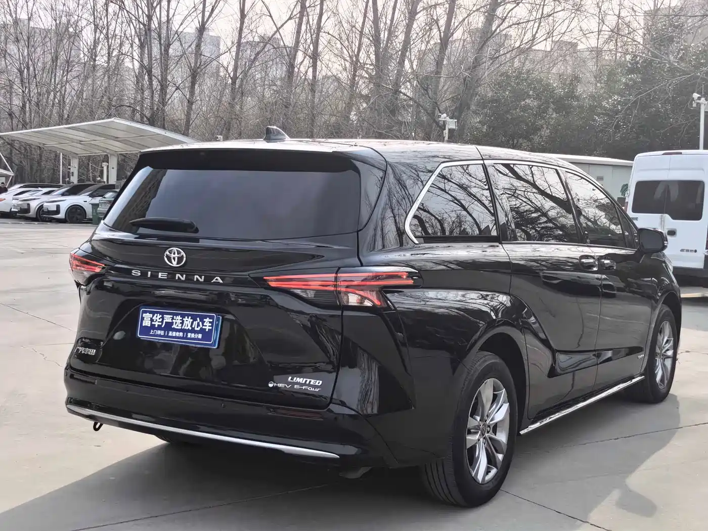 Toyota Sienna 2024 2.5L Hybrid 4WD Premium Edition фото 15