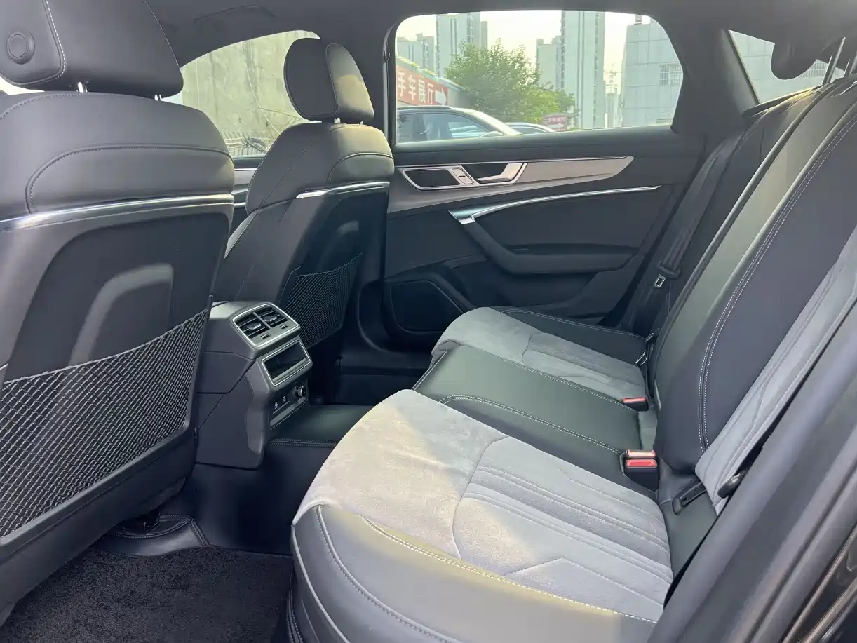 Фото 6 - Audi A6L