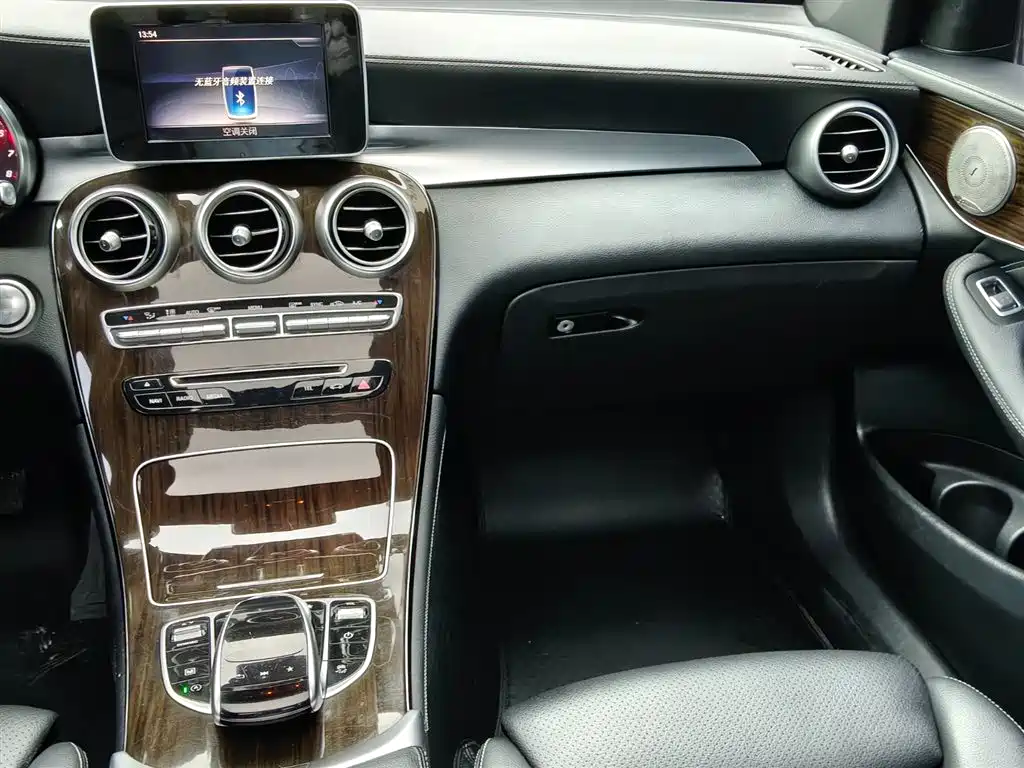 Mercedes-Benz GLC 2018 Facelift GLC 260 4MATIC Luxury фото 18