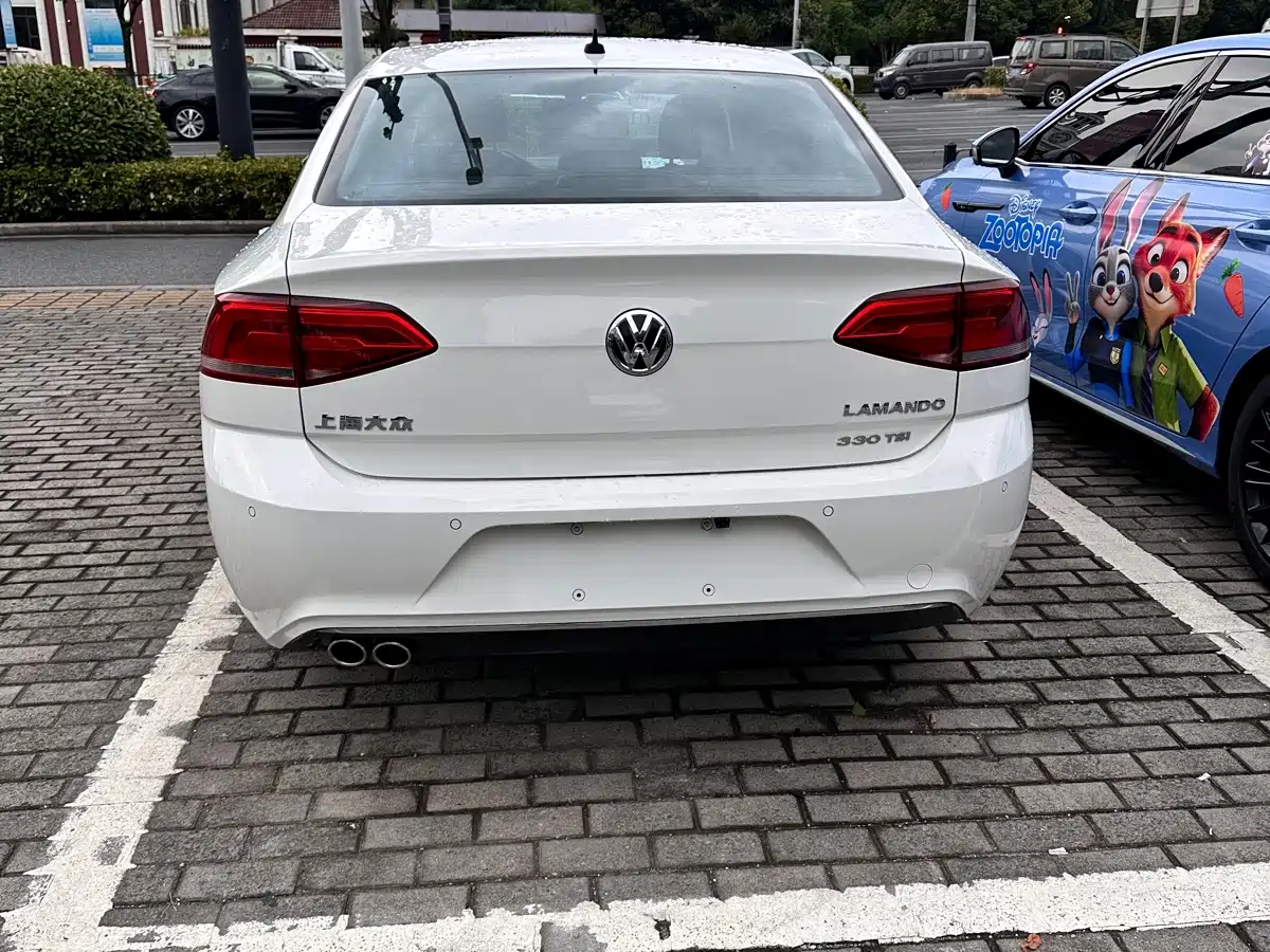 Volkswagen Lamando 2015 2015 330TSI DSG Comfort