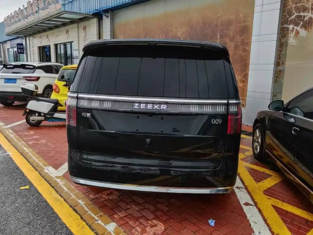 ZEEKR 009 2025 2024 7-Seat Aisle AWD Version 108kWh