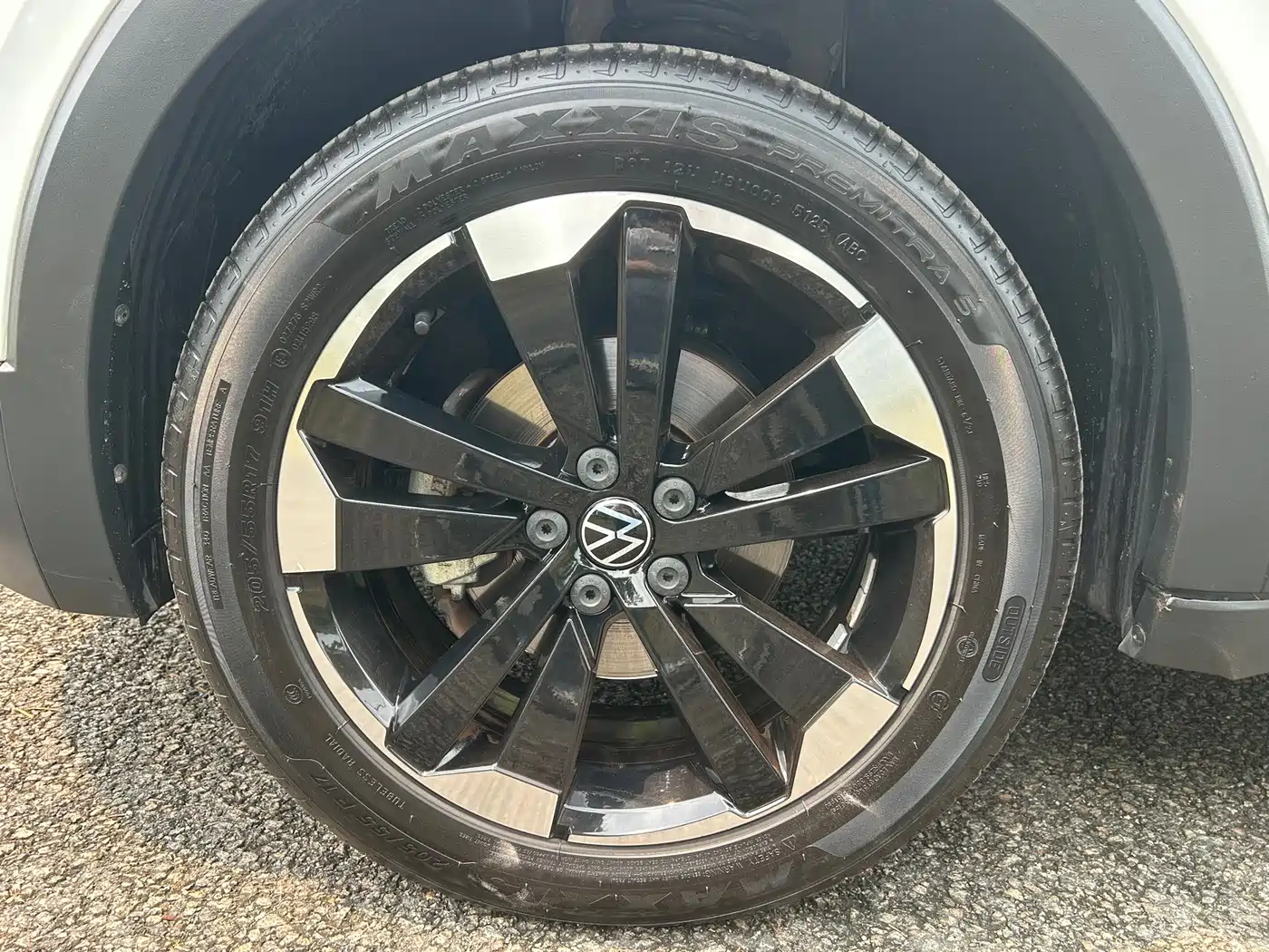 VOLKSWAGEN EXPLORING THE SHADOW