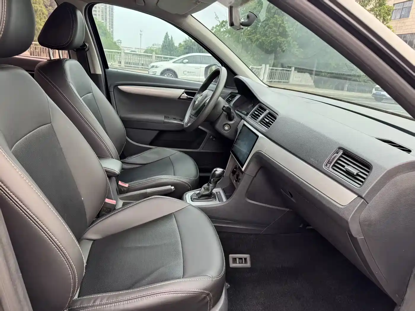 Volkswagen Lavida 2015 1.6L Automatic Trend Edition фото 11