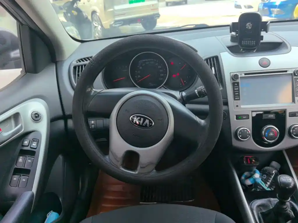 Kia Forte 2015 2014 1.6L MT GL