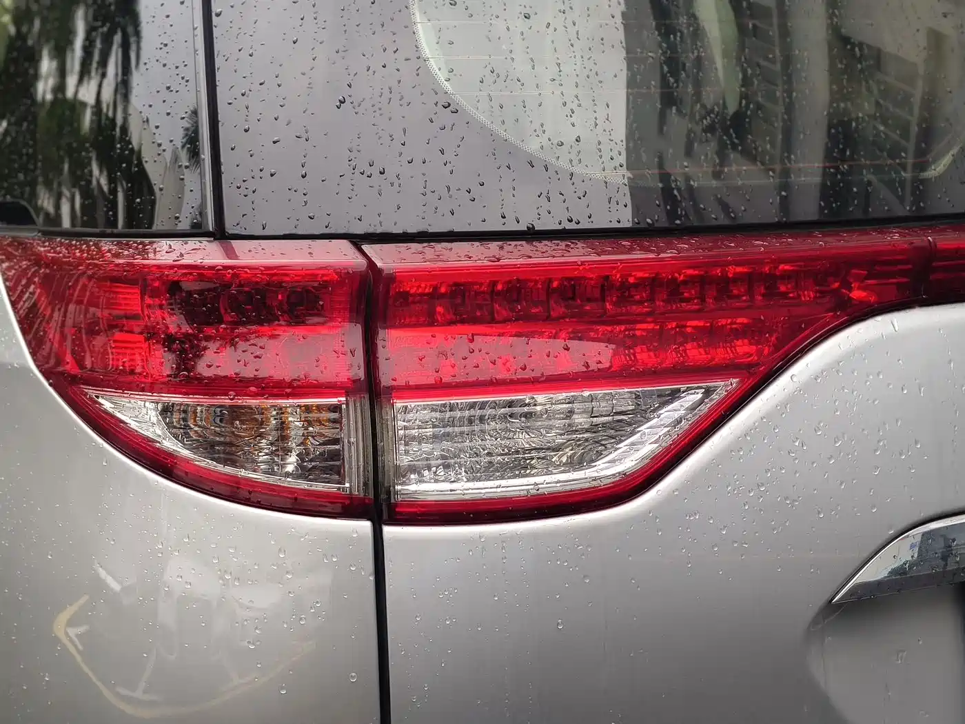 Toyota Previa 2015 2012 2.4L 7-Seater Luxury Edition
