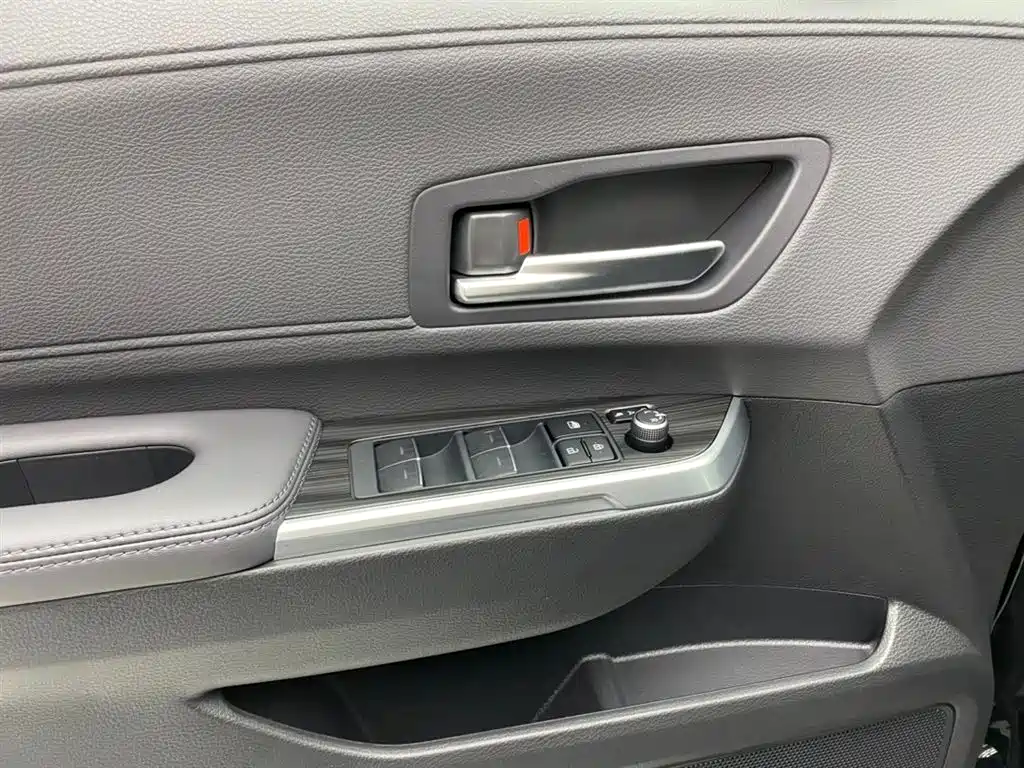Toyota Sienna 2024 2.5L Hybrid Ultimate Premium Edition фото 24