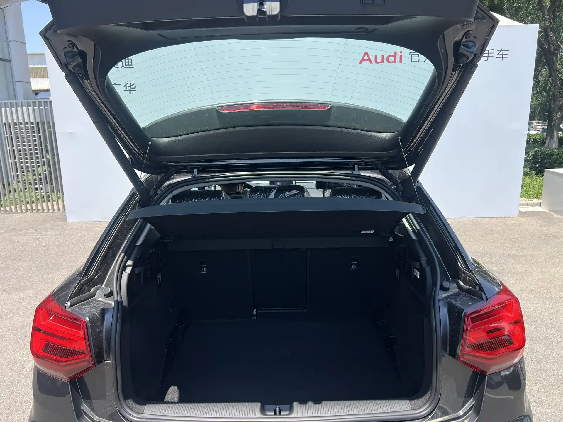 Photo 14 - Audi Q2L