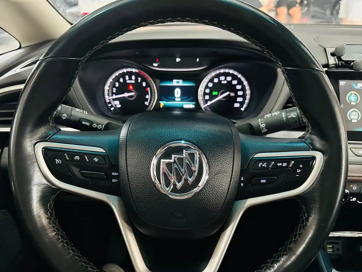 Photo 5 - Buick GL6