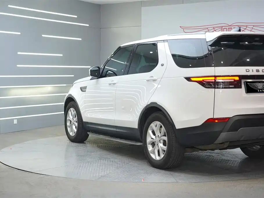Land Rover Discovery 2017 3.0 SC V6 SE фото 2