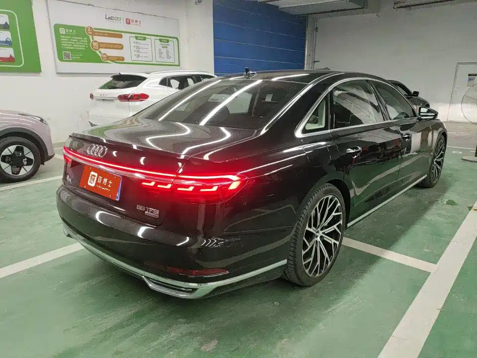 Фото 9 - Audi A8