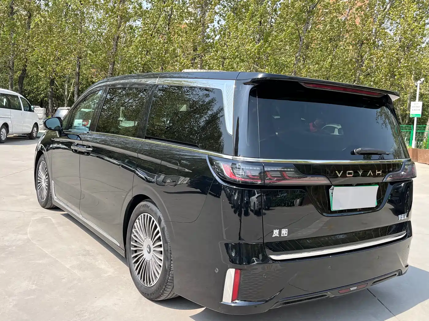 Voyah Auto Voyah Dreamer 2025 PHEV AWD Flagship Kunpeng Edition фото 15