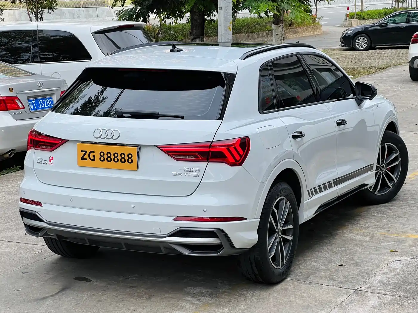 Photo 4 - Audi Q3