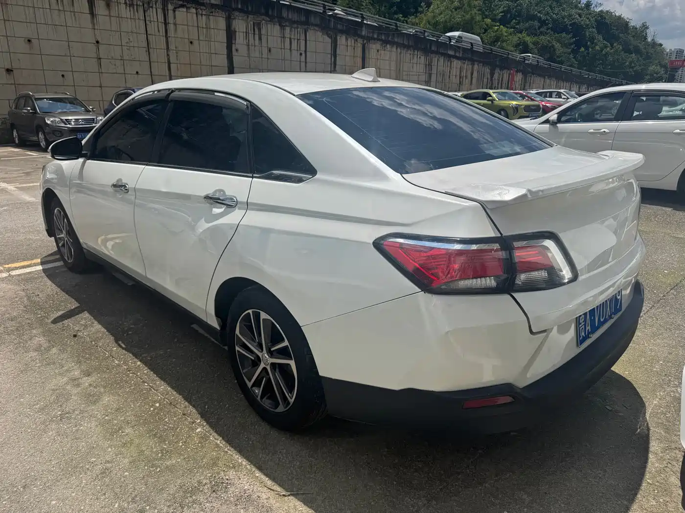 Venucia D60 2021 2021 PLUS 1.6L XL CVT Joy Leader Edition