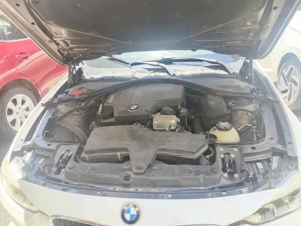 Photo 3 - BMW 3 Series