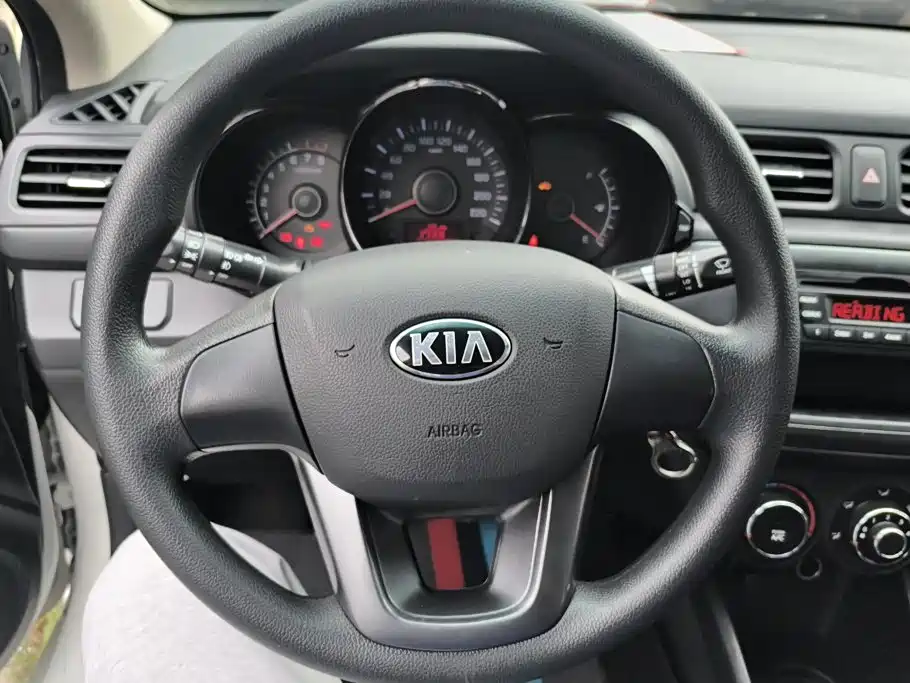 Kia K2 2013 2012 Sedan 1.4L MT GLS Commemorative Edition