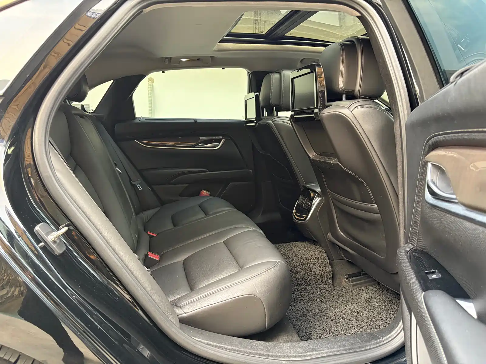 Photo 9 - Cadillac XTS