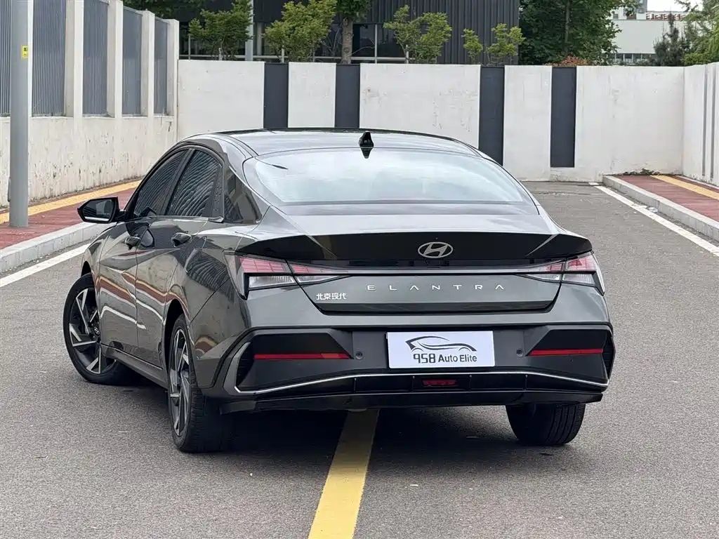 Hyundai Elantra 2023 1.5L CVT GLX Elite Edition фото 9