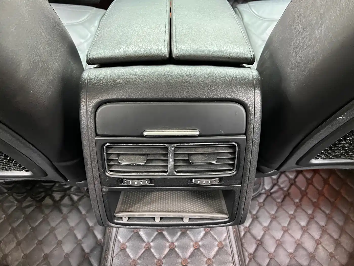 Volkswagen Touareg 2013 2011 3.0TSI Standard