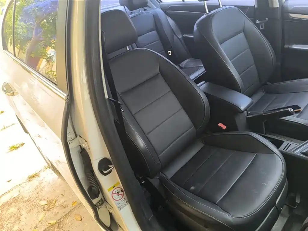 Volkswagen Lavida 2015 230TSI DSG Comfort Edition фото 25
