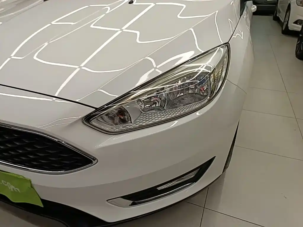 Фото 24 - Ford Focus