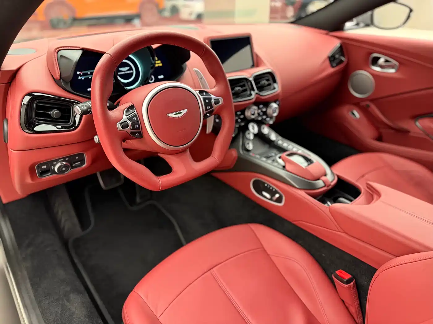 ASTON MARTIN V8 VANTAGE
