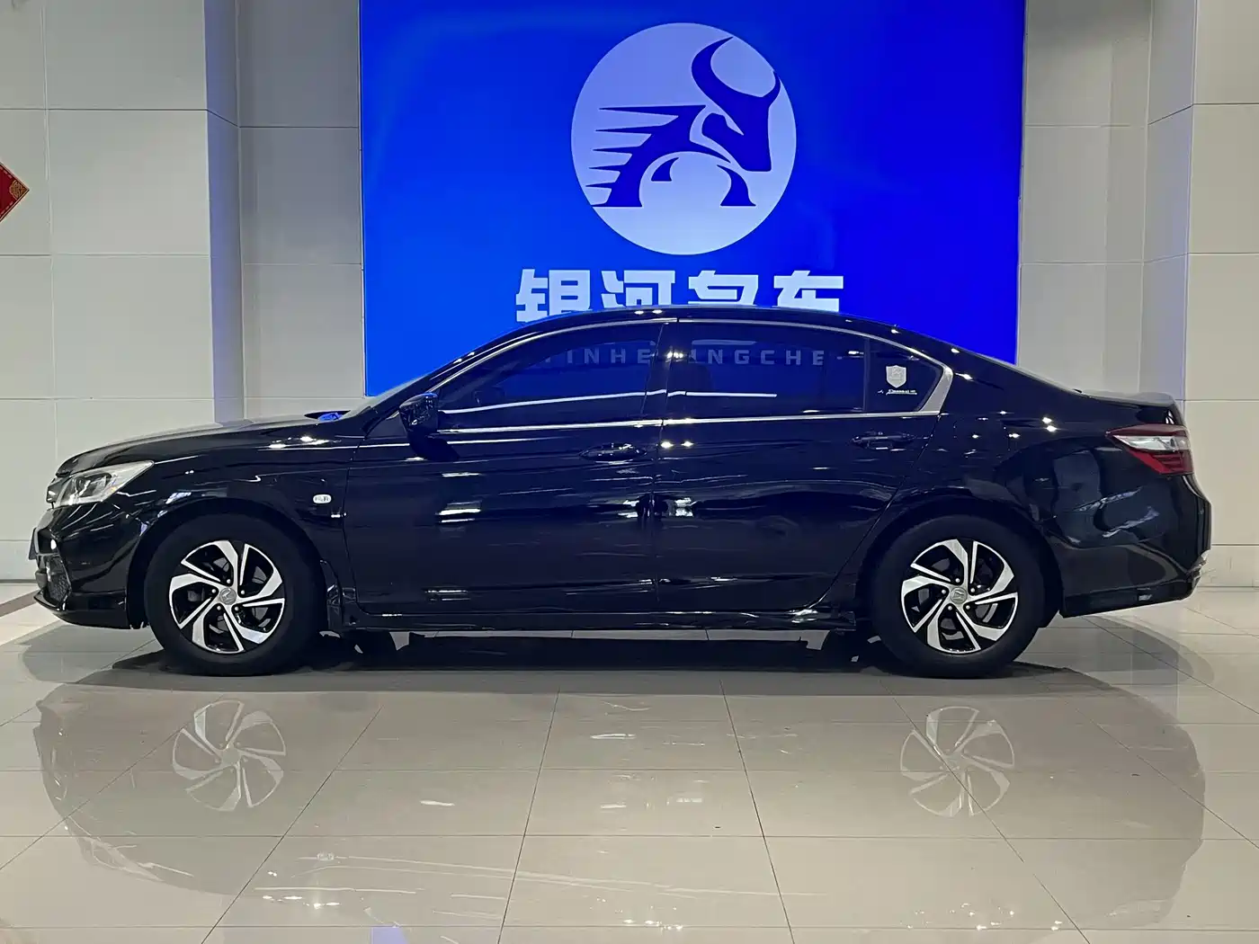 Фото 4 - Honda Accord
