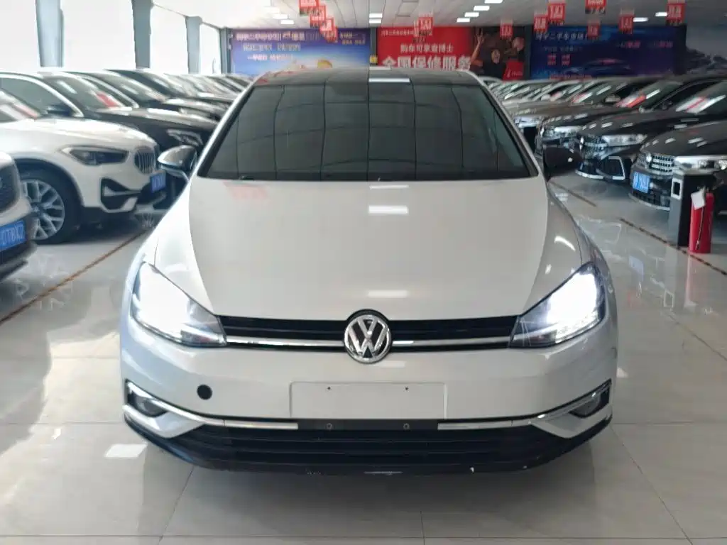 Фото 2 - Volkswagen Golf