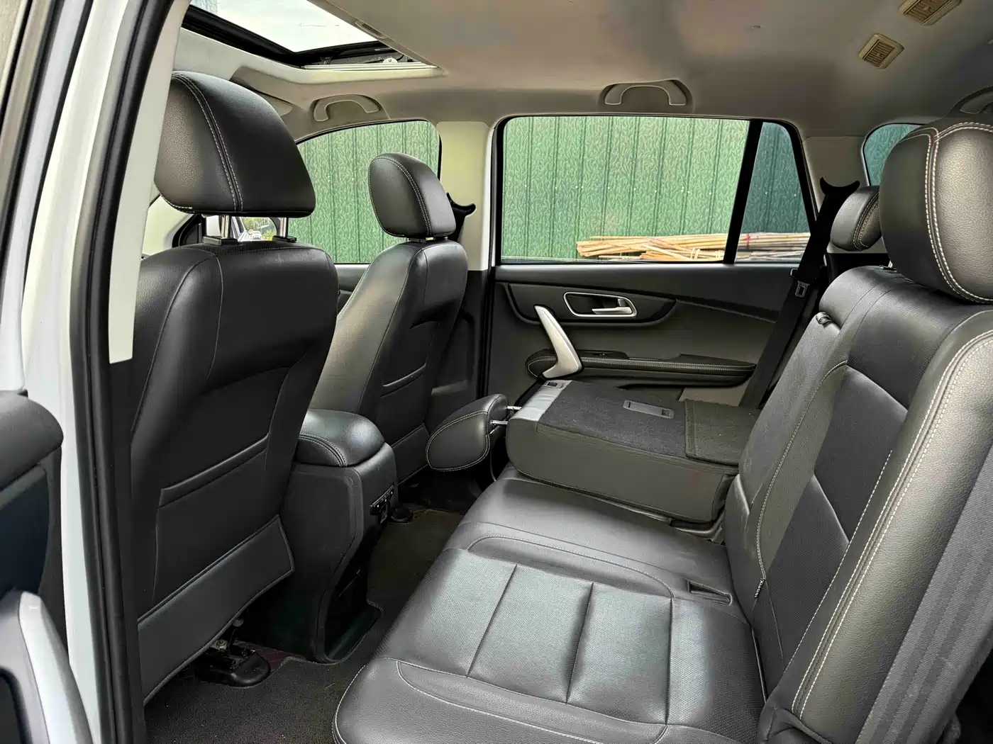 SWM Motor SWM X7 2017 2016 1.5T Manual Luxury 7-Seater