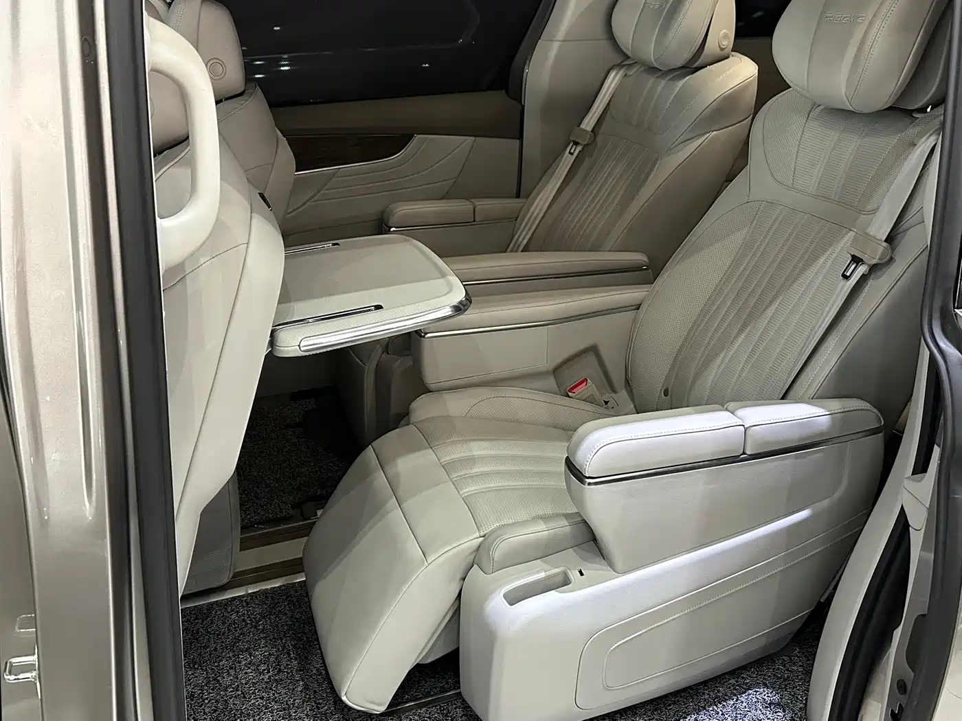 Roewe iMAX8 2024 2023 Model 400TGI Ultimate Enjoyment Edition