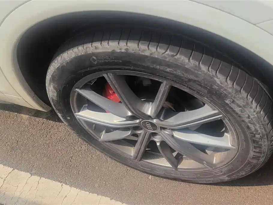 Audi Q5L 2023 40T Luxury Dynamic фото 6